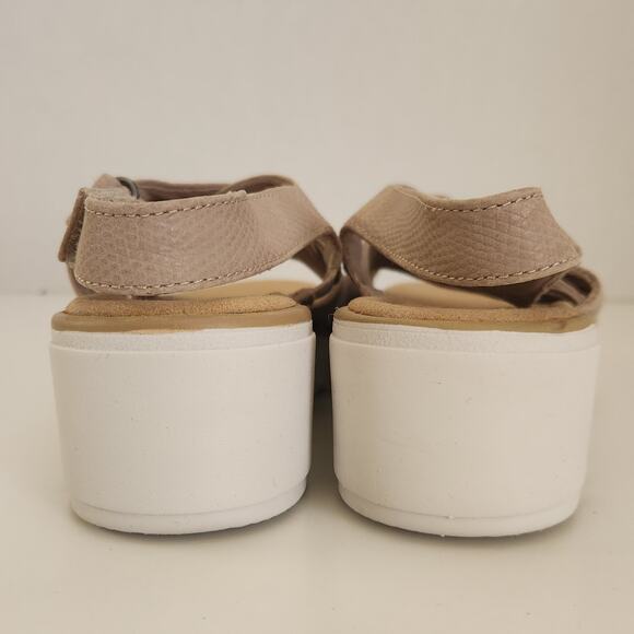 Clarks women's Jillian Spring Wedge Sandal, Sand Leather, 6 US - Picture 5 of 9